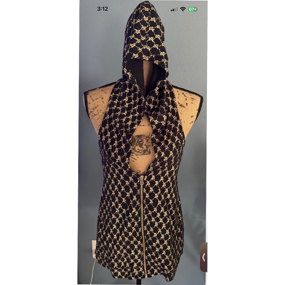 Zumba Fitness Black with Gold Pattern Sleeveless Hooded Zip Tank MEDIUM